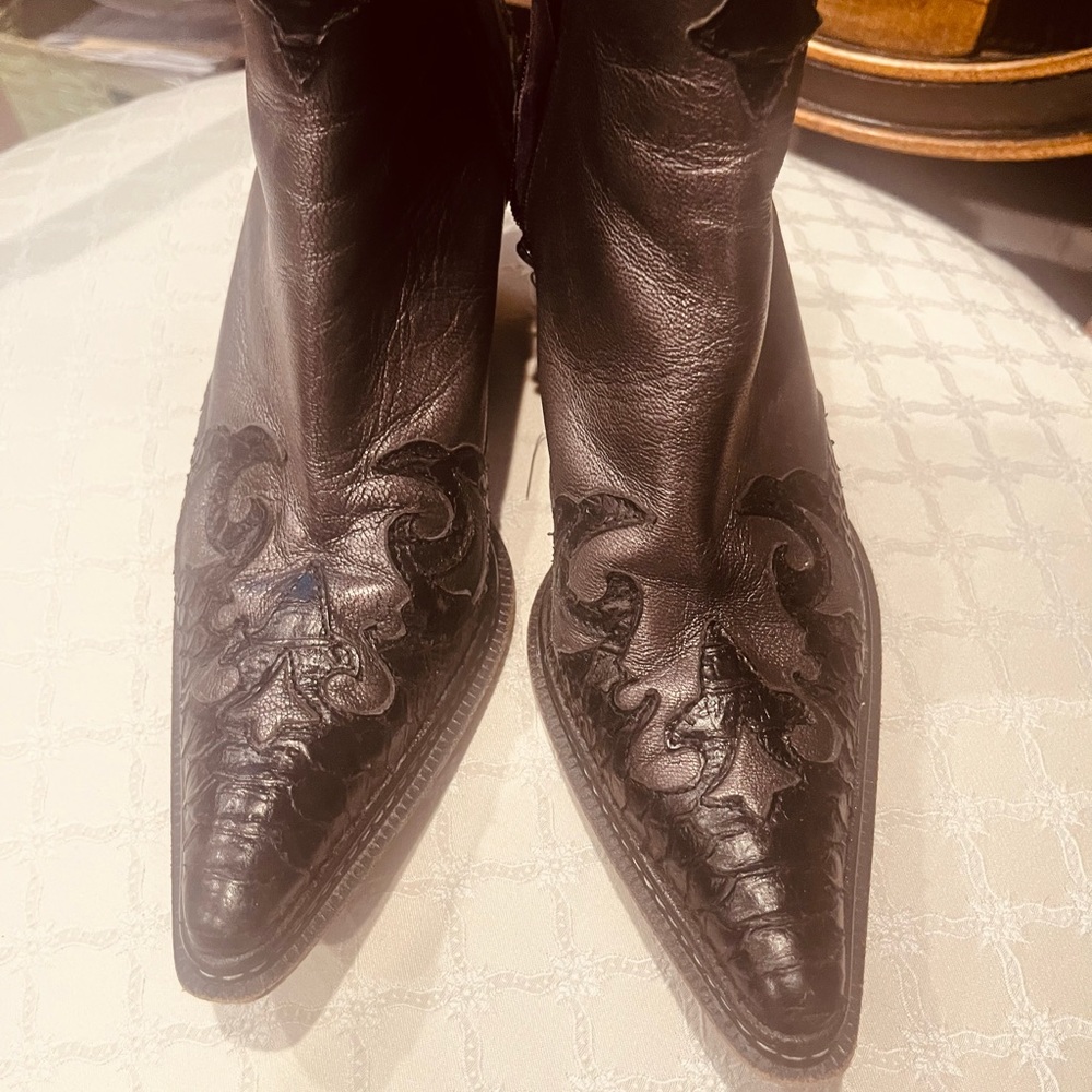 These boots are in really good condition